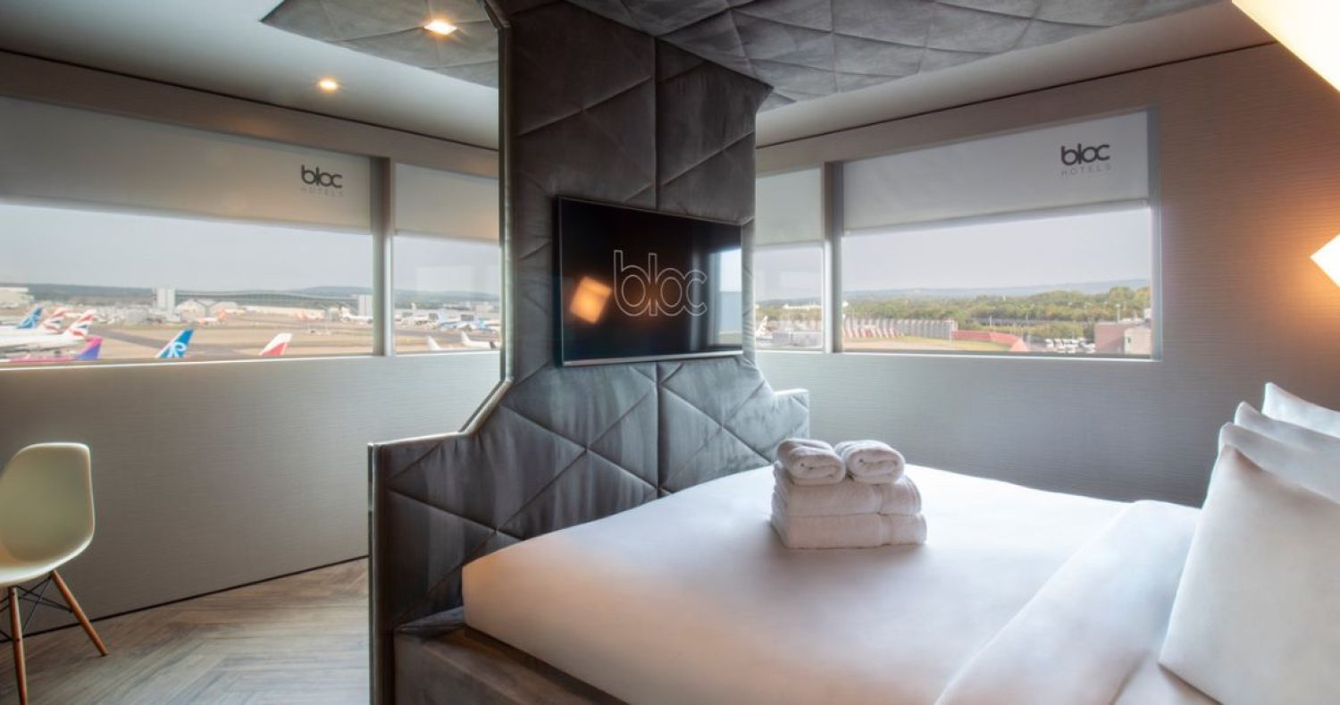 FEATURE room